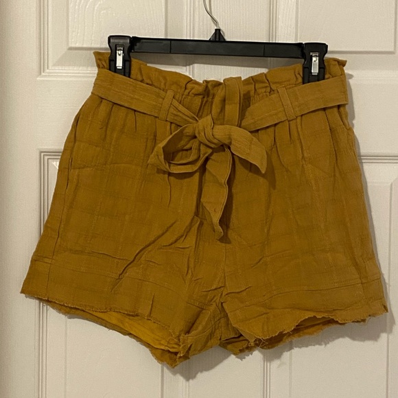 Tie Front High Waisted Shorts - Picture 4 of 9